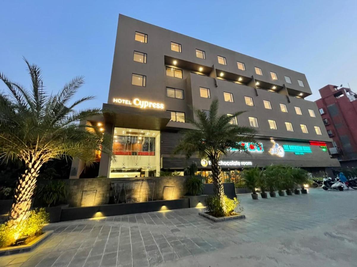 Hotel Cypress Nadiad Exterior photo