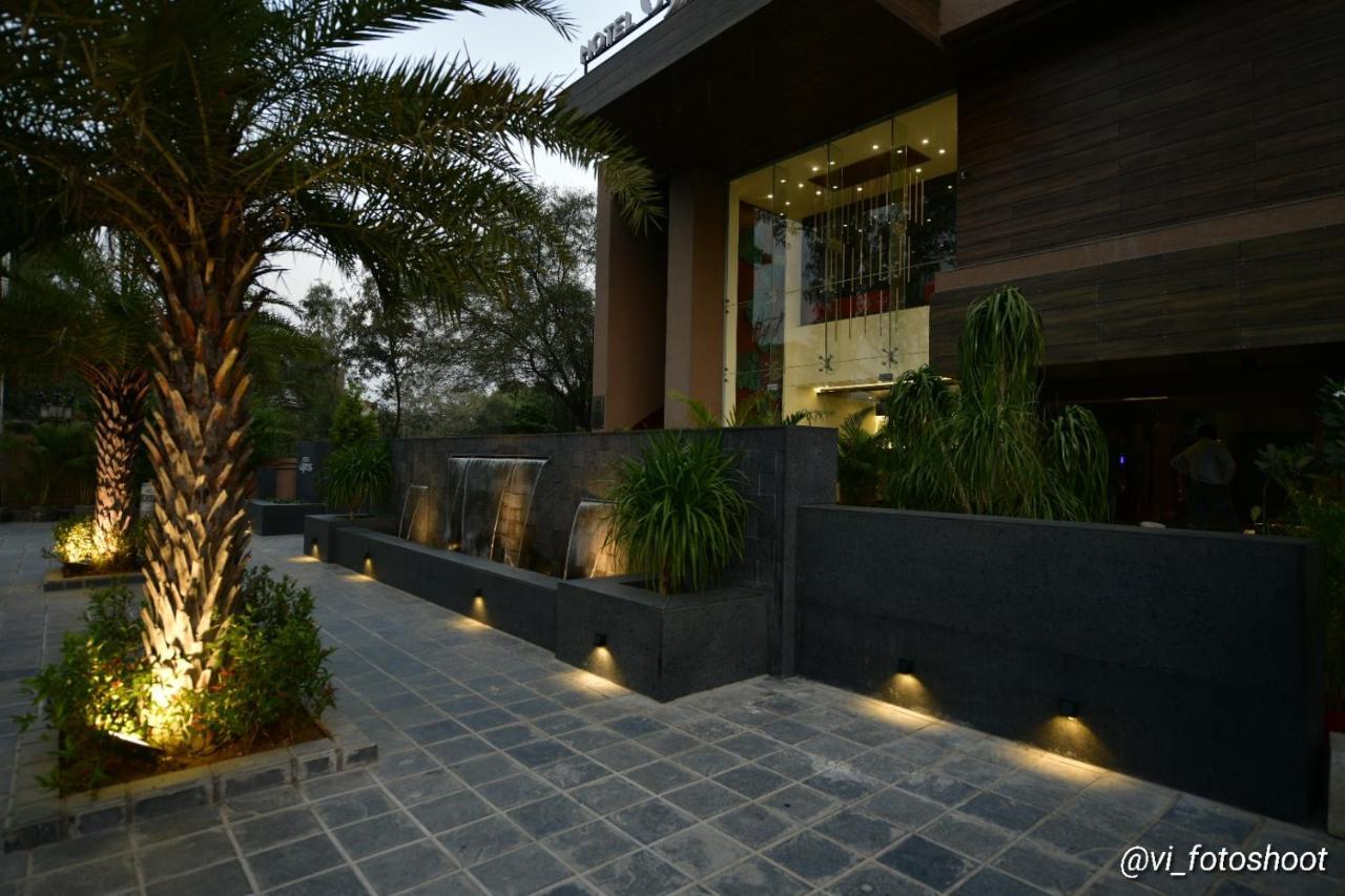 Hotel Cypress Nadiad Exterior photo